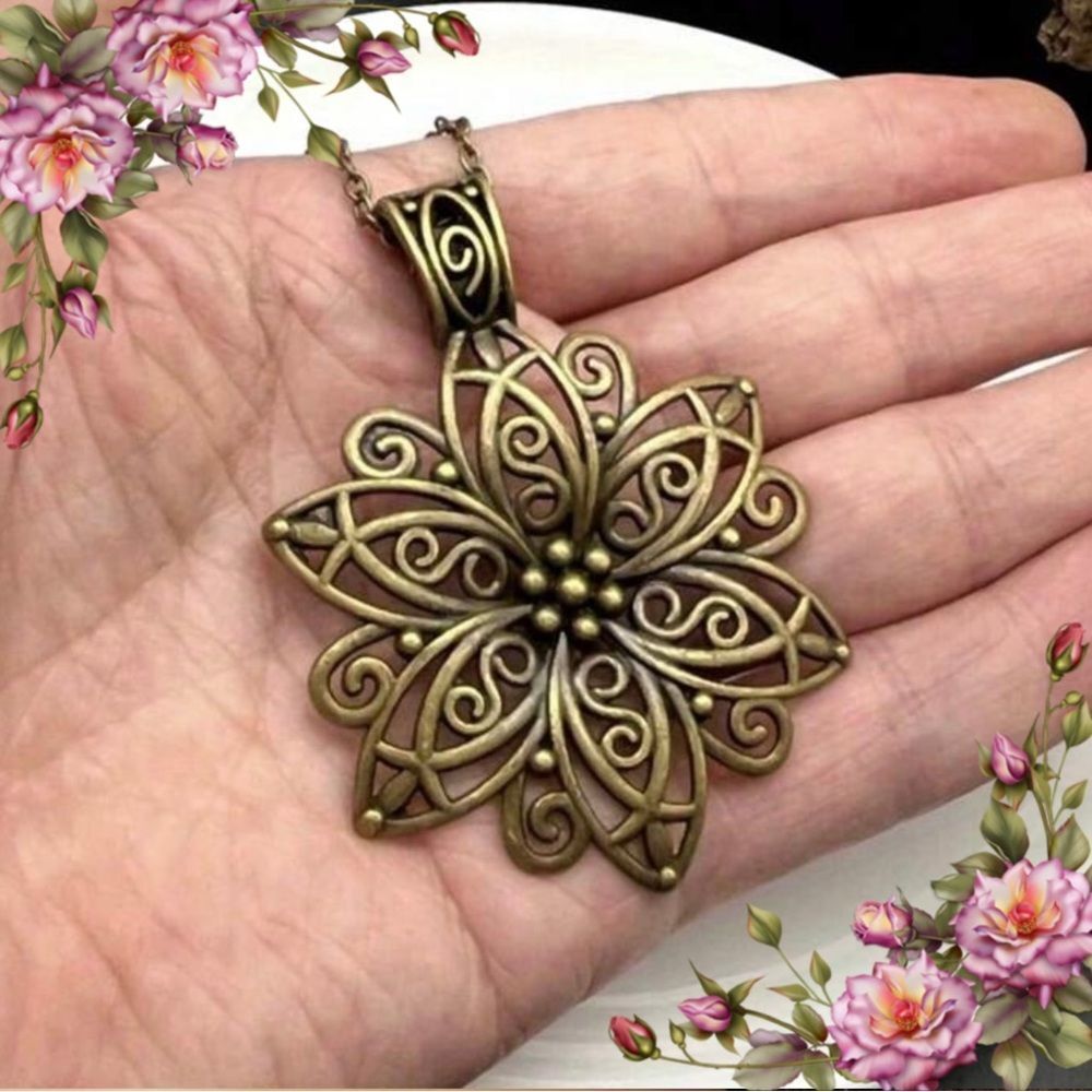 Vintage style Hollow Big‎ Flower Pendant Necklace